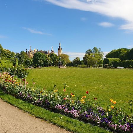 Neumuehler Hof- Ferienwohnung "Benjamin" Mit Grosser Privater Dachterasse Und Guter Anbindung In Die City Schwerin  Exterior foto